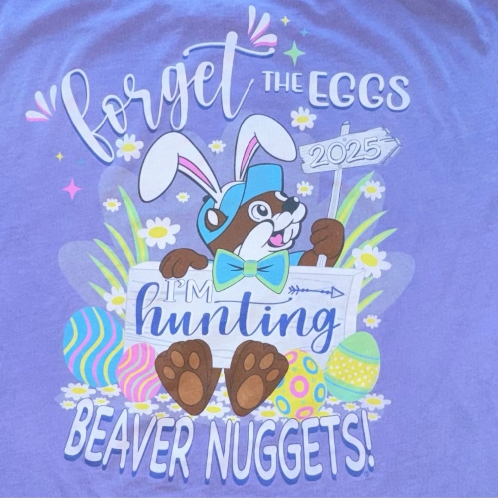 Buc-ee's Size XL Purple Easter Tee Mascot Wearing Bunny Ears & Headphones